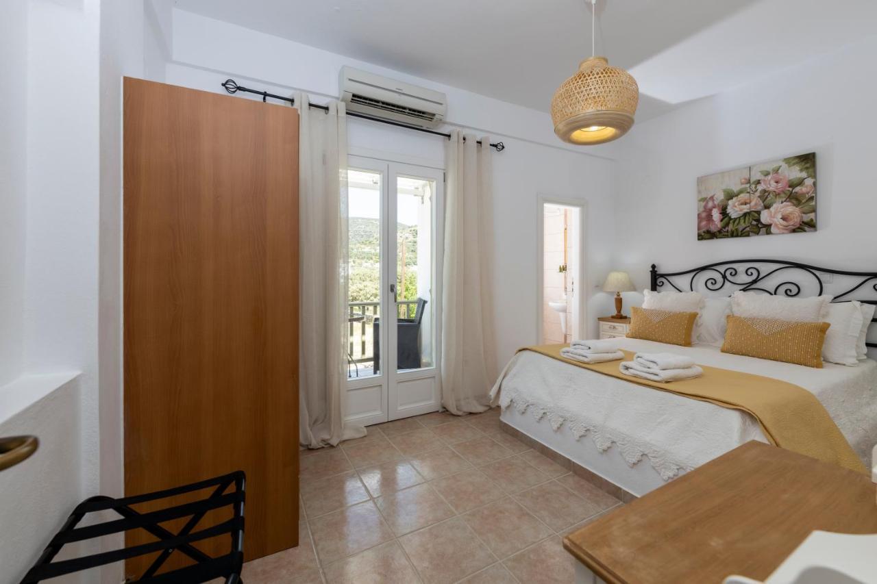 Pension Moschoula Platis Gialos  Buitenkant foto