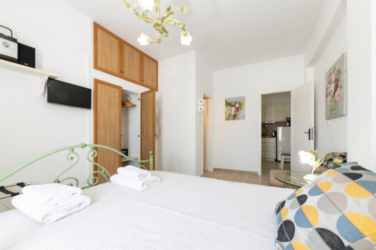 Pension Moschoula Platis Gialos  Buitenkant foto