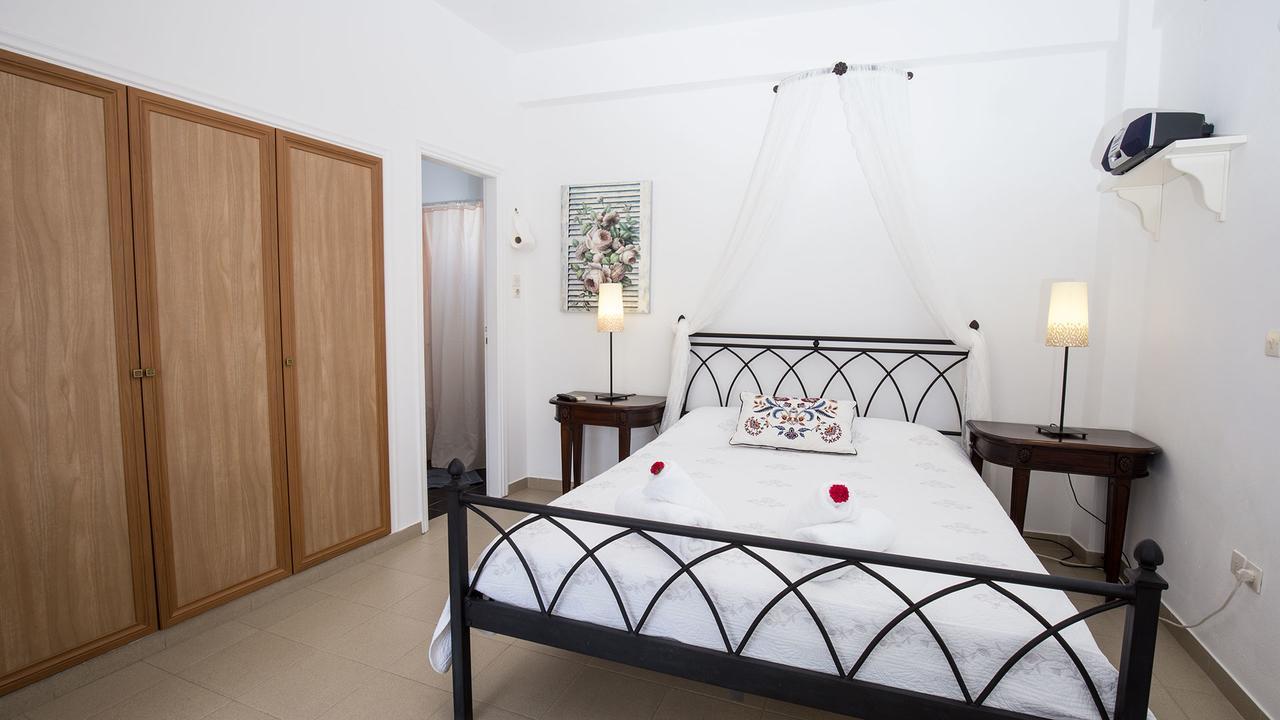 Pension Moschoula Platis Gialos  Buitenkant foto